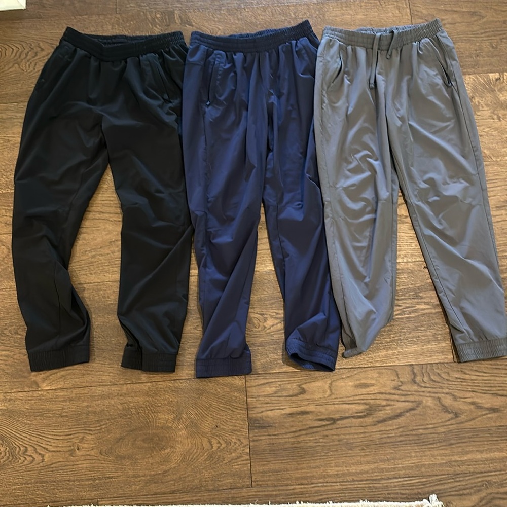 3 pairs of all in motion joggers!